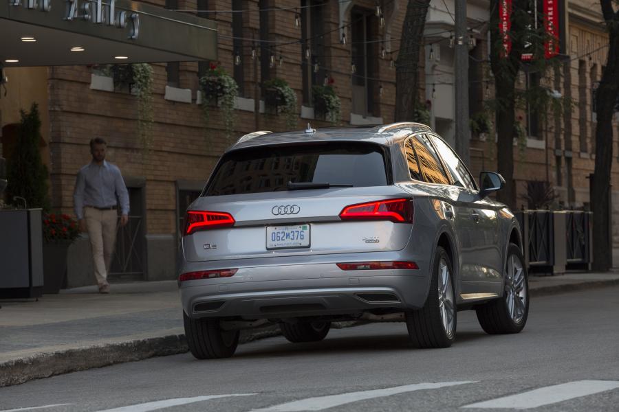  Audi Q5 2.0T Quattro 2017 года  (NA) (фото 31 из 40)
